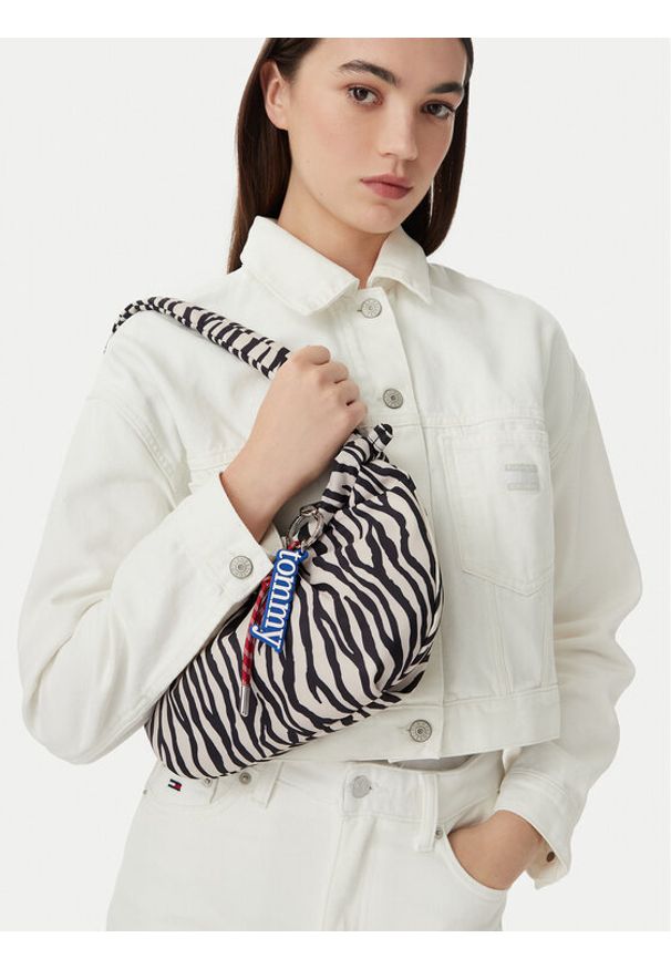 Tommy Jeans Torebka Tjw Icon Charms Zebra Shlder Bag AW0AW18882 Biały. Kolor: biały. Wzór: motyw zwierzęcy