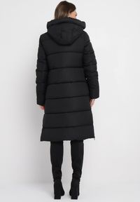 Born2be - Czarna Długa Kurtka Zapinana na Suwak i Napy z Kapturem Tasperia. Okazja: do pracy, na co dzień, na spotkanie biznesowe. Typ kołnierza: kaptur. Kolor: czarny. Materiał: jeans. Długość rękawa: długi rękaw. Długość: długie. Styl: casual, elegancki, biznesowy #4