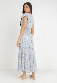 Born2be - Biało-Niebieska Sukienka ze Sznurkiem Cillereia. Typ kołnierza: kołnierz z falbankami. Kolor: niebieski. Materiał: wiskoza, tkanina. Długość rękawa: krótki rękaw. Wzór: kwiaty, nadruk. Długość: maxi #5