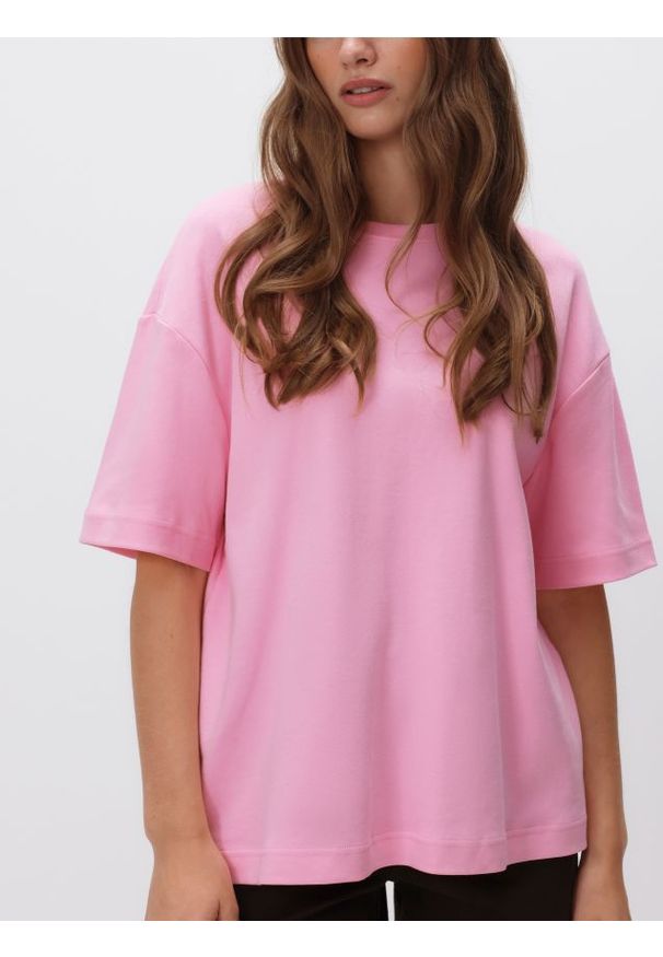 Reserved - T-shirt oversize z merceryzowanej bawełny - różowy. Kolor: różowy. Materiał: bawełna