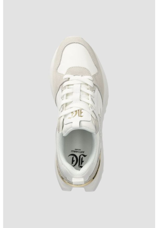 Just Cavalli - JUST CAVALLI Białe sneakersy Fondo Karina. Kolor: biały