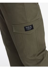 Ombre Clothing - Spodnie męskie z kieszeniami cargo i ściągaczem na dole nogawki - ciemnooliwkowe V1 OM-PACG-0189 - XXL. Kolor: oliwkowy. Materiał: bawełna, elastan #5
