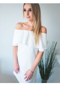 Sukienka Model Sandra Ecru - Jersa. Materiał: elastan. Długość rękawa: krótki rękaw