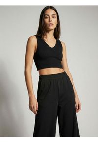 Sinsay - Bawełniany crop top - czarny. Kolor: czarny. Materiał: bawełna #1