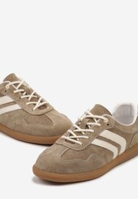 Renee - Ciemnobeżowe Sneakersy Tenisówki ze Skórzaną Wkładką Ozdobione Paskami Melioressa. Okazja: na co dzień. Zapięcie: pasek. Kolor: beżowy. Materiał: skóra. Wzór: aplikacja #5