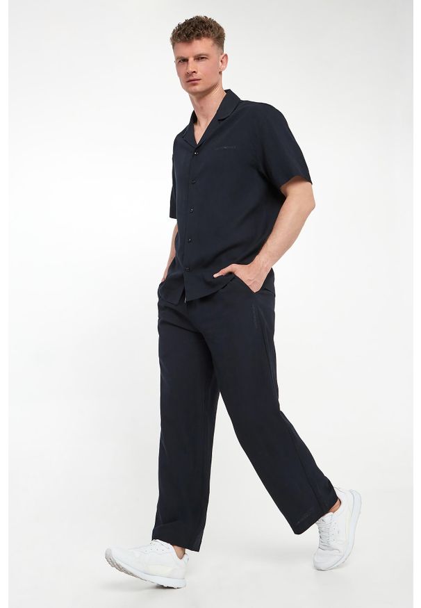 Emporio Armani Swimwear - Spodnie męskie z lnem EMPORIO ARMANI SWIMWEAR. Materiał: len