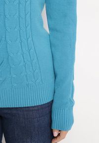 Born2be - Niebieski Sweter z Ozdobnym Splotem i Trójkątnym Dekoltem Barbisae. Kolor: niebieski. Wzór: ze splotem. Sezon: jesień, zima #4