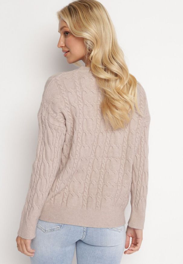 Born2be - Beżowy Sweter Ozdobiony Klasycznym Splotem Lacemisa. Kolor: beżowy. Materiał: dzianina, tkanina. Wzór: aplikacja, ze splotem. Styl: klasyczny