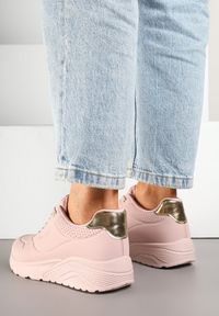 Renee - Różowe Buty Sportowe Sneakersy na Podeszwie z Tłoczeniami Zdobione Metaliczną Wstawką Arulla. Kolor: różowy. Materiał: jeans. Wzór: aplikacja #4