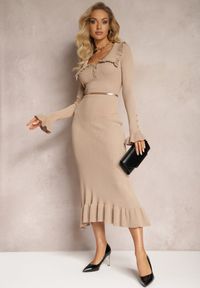Renee - Beżowa Sweterkowa Sukienka Mini z Wywiniętym Kołnierzem i Falbankami Totfara. Typ kołnierza: kołnierz z falbankami. Kolor: beżowy. Styl: elegancki. Długość: mini #5
