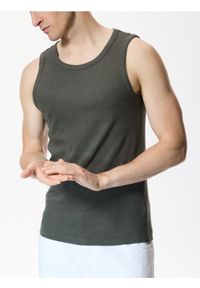 Reserved - Tank top z wiskozą - ciemnozielony. Kolor: zielony. Materiał: wiskoza