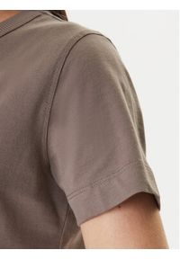 Guess T-Shirt W6GI08 K3023 Brązowy Regular Fit. Kolor: brązowy. Materiał: bawełna #2