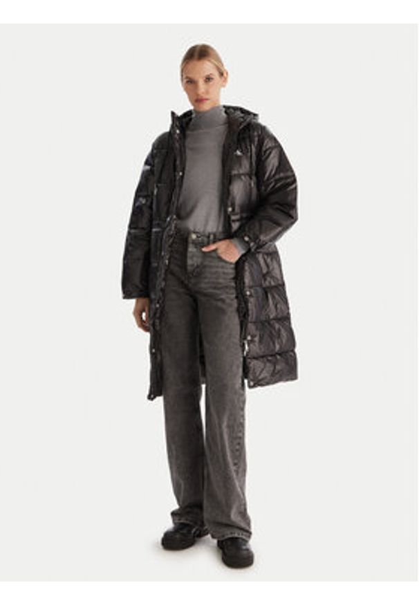 Calvin Klein Jeans Kurtka zimowa LV047D506G Czarny Relaxed Fit. Kolor: czarny. Materiał: syntetyk. Sezon: zima