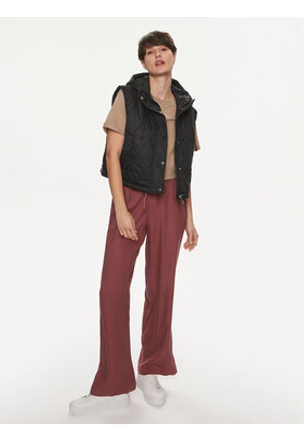 only - ONLY Bezrękawnik Valentina 15315383 Czarny Regular Fit. Kolor: czarny. Materiał: syntetyk. Długość rękawa: bez rękawów