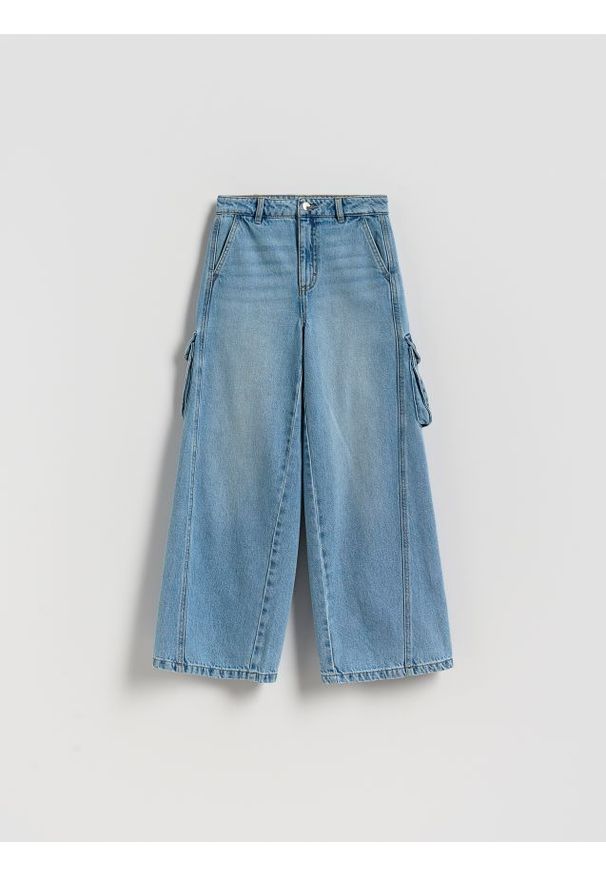Reserved - Jeansy super wide leg z kieszeniami cargo - niebieski. Kolor: niebieski