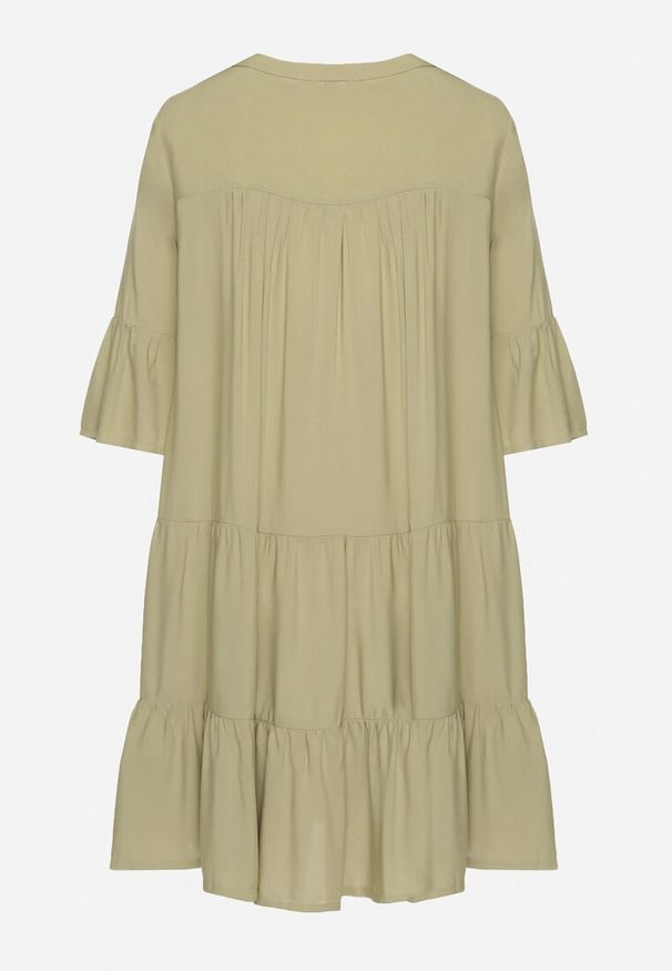 Born2be - Zielona Rozkloszowana Sukienka z Wiskozy z Falbanami Izleia. Okazja: na co dzień. Kolor: zielony. Materiał: wiskoza. Styl: casual, elegancki