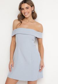 Born2be - Jasnoniebieska Taliowana Sukienka z Dekoltem Bandeau z Zakładką Zelzemis. Kolor: niebieski. Styl: klasyczny, elegancki