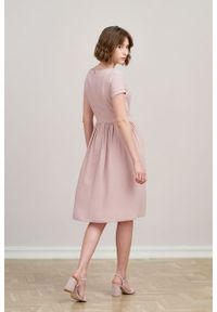 Marie Zélie - Sukienka Melania pudrowa różowa. Kolor: różowy. Materiał: lyocell, wiskoza, materiał, włókno, skóra. Długość rękawa: krótki rękaw #4