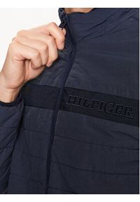 TOMMY HILFIGER - Tommy Hilfiger Kurtka przejściowa MW0MW31638 Granatowy Regular Fit. Kolor: niebieski. Materiał: syntetyk
