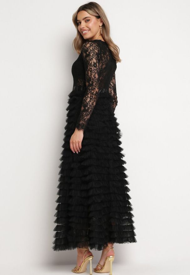 Born2be - Czarna Maxi Sukienka Rozkloszowana z Koronkową Górą i Tiulowymi Falbankami Firina. Typ kołnierza: kołnierz z falbankami. Kolor: czarny. Materiał: tiul, koronka. Długość: maxi