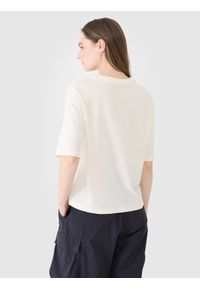 4f - 4F T-shirt oversize z nadrukiem damski - biały XS. Okazja: na co dzień. Kolor: biały. Materiał: bawełna, jersey, dzianina. Długość rękawa: krótki rękaw. Długość: krótkie. Wzór: nadruk. Sezon: lato. Styl: klasyczny, sportowy, casual