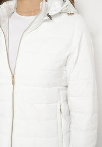 Born2be - Biała Kurtka Pikowana Przejściowa Ryrvyra. Kolor: biały. Materiał: polar. Sezon: jesień. Styl: klasyczny #5