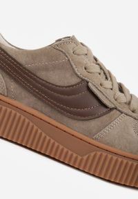 Renee - Beżowe Sneakersy Kultowe Tenisówki z Zamszu Naturalnego ze Skórzaną Wkładką Rionae. Okazja: na co dzień, na randkę. Kolor: beżowy. Materiał: zamsz, skóra #6