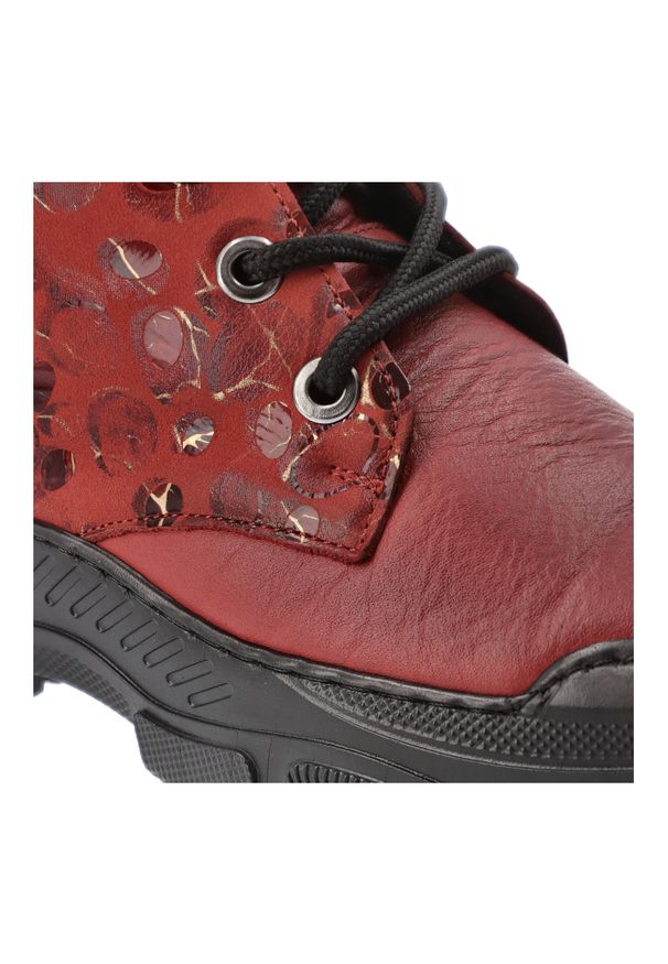 Czerwone Botki Artiker Stylowe Obuwie Damskie. Okazja: na co dzień. Zapięcie: sznurówki. Kolor: czerwony. Materiał: skóra. Wzór: aplikacja. Obcas: na platformie. Styl: elegancki