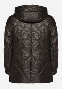 Born2be - Czarna Kurtka z Odpinanym Kapturem i Ozdobnym Pikowaniem Xalseli. Okazja: na co dzień, na spacer. Kolekcja: plus size. Kolor: czarny. Materiał: jeans. Styl: casual, elegancki, klasyczny #7