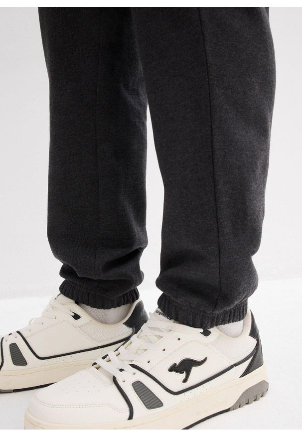 bonprix - Spodnie dresowe (2 pary). Kolor: czarny. Materiał: dresówka