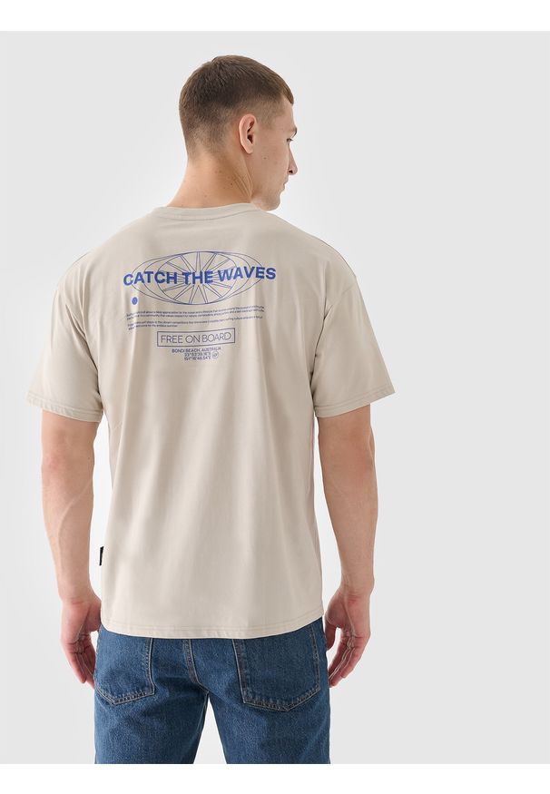 4f - 4F T-shirt oversize z nadrukiem męski - beżowy XL. Okazja: na co dzień. Kolor: beżowy. Materiał: jersey, dzianina, bawełna. Długość rękawa: krótki rękaw. Długość: krótkie. Wzór: nadruk. Styl: casual, klasyczny, sportowy
