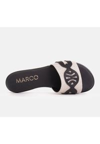 Marco Shoes Eleganckie klapki z tkaniny łączonej ze skórą beżowy. Kolor: beżowy. Materiał: tkanina, skóra. Styl: elegancki #4