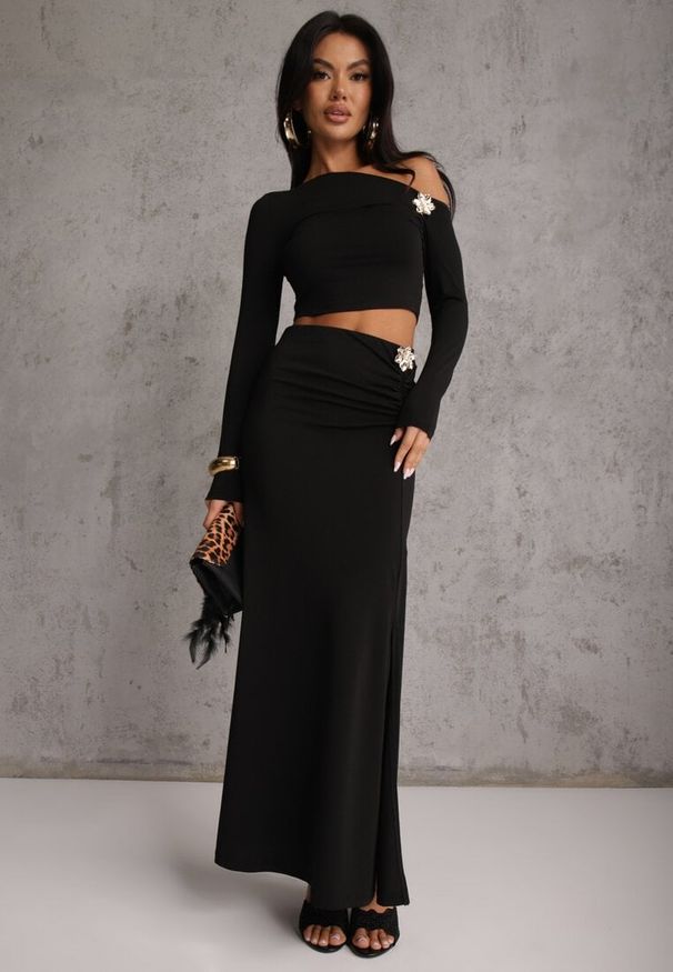 Renee - Czarny Komplet Spódnica i Longsleeve Zdobione Marszczeniami i Aplikacjami Bervessa. Kolor: czarny. Wzór: aplikacja