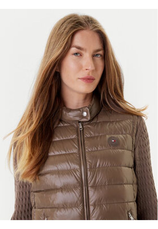 TOMMY HILFIGER - Tommy Hilfiger Bezrękawnik WW0WW45499 Brązowy Regular Fit. Kolor: brązowy. Materiał: syntetyk. Długość rękawa: bez rękawów