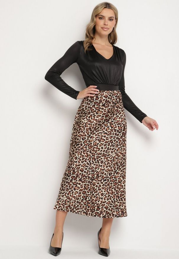 Born2be - Brązowa Spódnica w Panterkę z Wysokim Stanem i Gumką w Pasie Dimimas. Okazja: na co dzień. Stan: podwyższony. Kolor: brązowy. Materiał: jedwab, wiskoza. Wzór: motyw zwierzęcy. Styl: klasyczny, casual, wizytowy