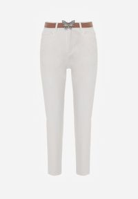 Born2be - Białe Jeansy Mom Fit z Wiskozą Bawełną i Wysokim Stanem z Paskiem z Motylem Nevilias. Okazja: na spotkanie biznesowe, do pracy. Stan: podwyższony. Kolor: biały. Styl: biznesowy #7