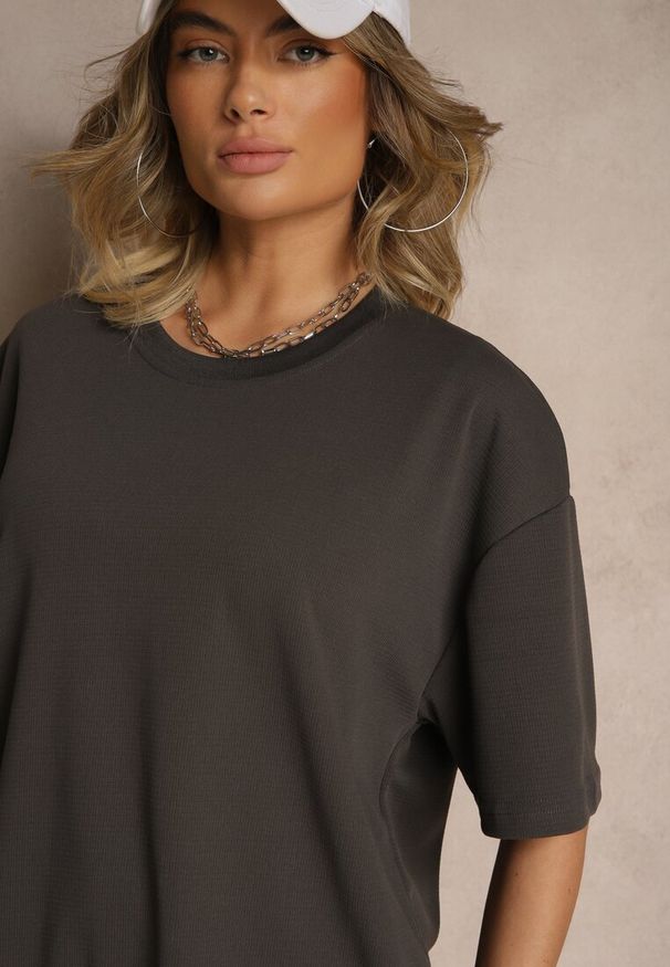 Renee - Ciemnoszara Koszulka T-shirt Basic Palenitia. Okazja: na co dzień. Kolor: szary. Styl: klasyczny, casual