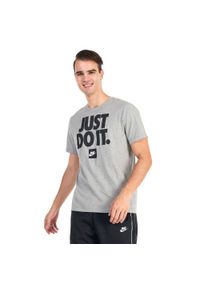 Nike - T-shirt Męski Sportswear. Kolor: szary. Sport: turystyka piesza