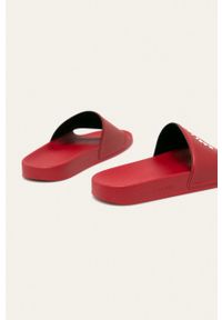 Karl Lagerfeld - Klapki. Kolor: czerwony. Materiał: guma. Obcas: na obcasie. Wysokość obcasa: niski #2