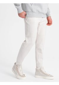 Ombre Clothing - Męskie dresowe spodnie joggery na gumce z przeszyciami – białe V4 - Rozmiar: XXL. Kolor: biały. Materiał: dresówka. Wzór: aplikacja #4