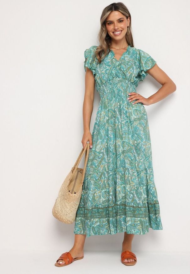 Born2be - Zielona Rozkloszowana Kopertowa Sukienka z Bawełny o Wzorze Paisley z Gumką w Talii Zonne. Okazja: na co dzień. Typ kołnierza: dekolt w kształcie V, dekolt kopertowy. Kolor: zielony. Materiał: bawełna. Długość rękawa: krótki rękaw. Wzór: paisley. Typ sukienki: kopertowe. Styl: elegancki, casual, klasyczny