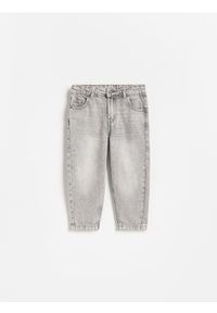 Reserved - Jeansy regular fit - jasnoszary. Kolor: szary. Materiał: jeans