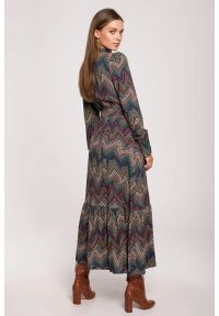 Stylove - Długa sukienka BOHO z falbankami i długim rękawem zielona. Okazja: do pracy, na imprezę. Typ kołnierza: kołnierz z falbankami. Kolor: zielony. Długość rękawa: długi rękaw. Styl: boho. Długość: maxi #3