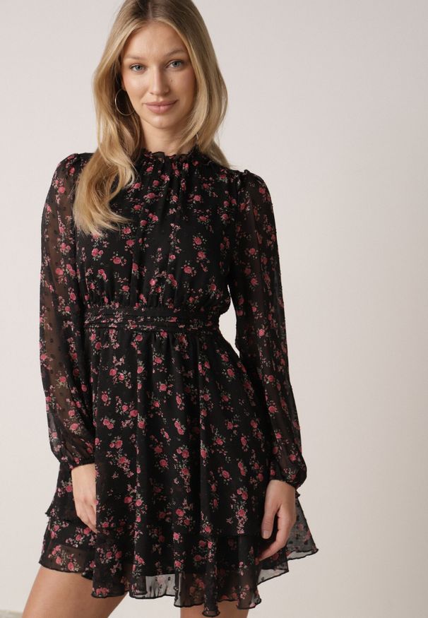 Born2be - Czarna Rozkloszowana Sukienka w Kwiaty i Kropki z Transparentnymi Rękawami Edinella. Okazja: na co dzień. Kolor: czarny. Materiał: poliester, zamsz. Wzór: kwiaty, kropki. Styl: casual