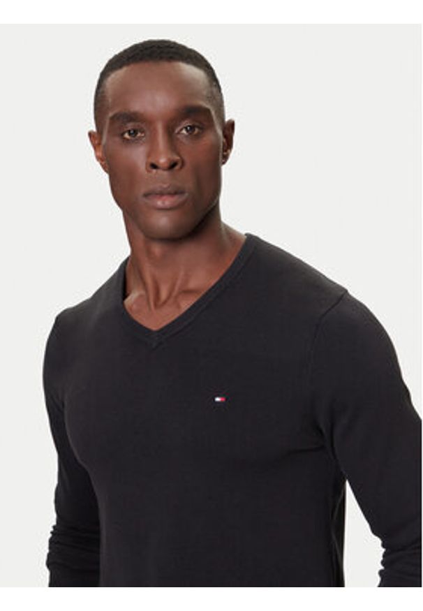 TOMMY HILFIGER - Tommy Hilfiger Sweter MW0MW42249 Czarny Regular Fit. Kolor: czarny. Materiał: bawełna