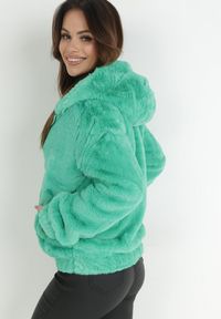 Born2be - Zielona Kurtka Futerko Teddy Oversize Denon. Typ kołnierza: kaptur. Kolor: zielony. Materiał: futro. Sezon: zima, jesień #5