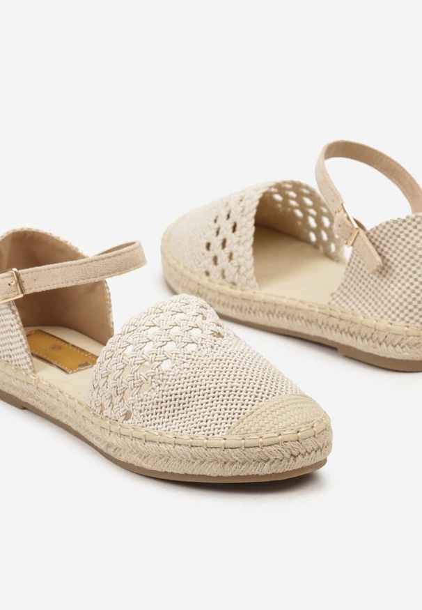 Renee - Beżowe Espadryle z Plecionki z Ażurowym Wykończeniem i Sprzączką Assames. Zapięcie: sprzączka. Kolor: beżowy. Wzór: ażurowy. Sezon: lato