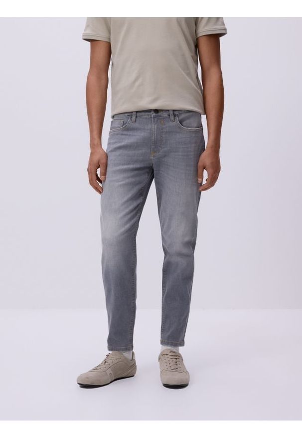 Reserved - Jeansy skinny z efektem sprania - jasnoszary. Kolor: szary