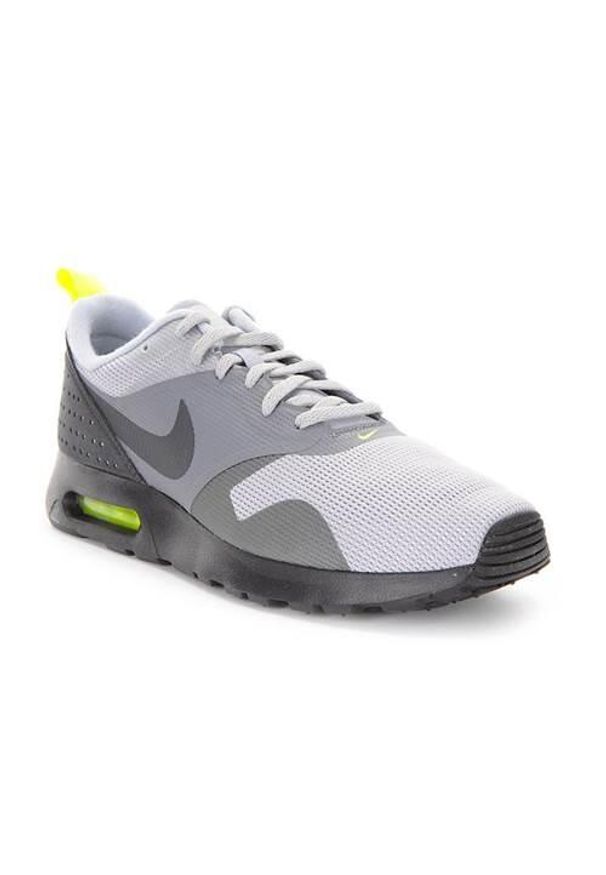 Buty do biegania męskie Nike Air Max Tavas. Kolor: wielokolorowy, szary. Materiał: materiał, syntetyk, tkanina. Szerokość cholewki: normalna. Model: Nike Air Max