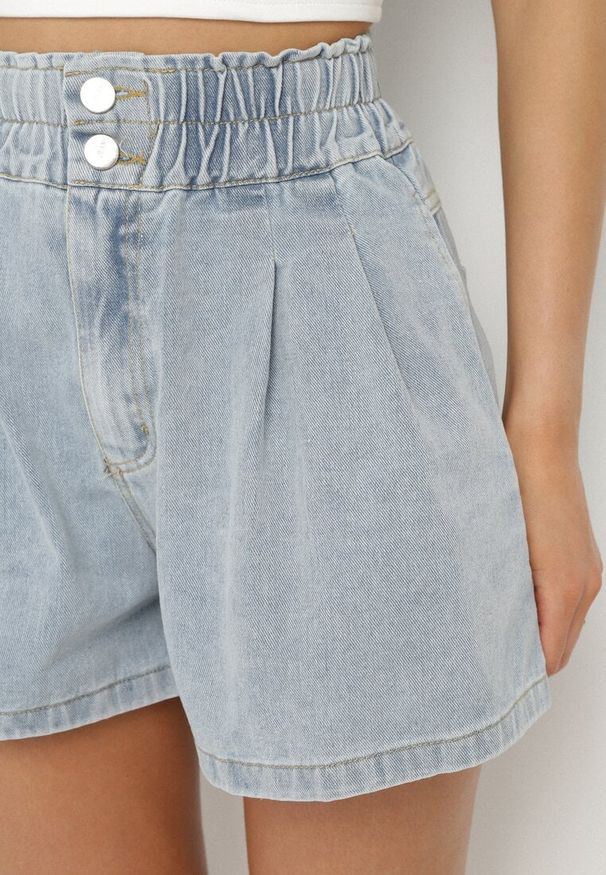 Born2be - Jasnoniebieskie Szorty Jeansowe z Szeroką Nogawka i Wysokim Stanem Rinestra. Okazja: na co dzień. Stan: podwyższony. Kolor: niebieski. Materiał: jeans. Styl: elegancki, casual